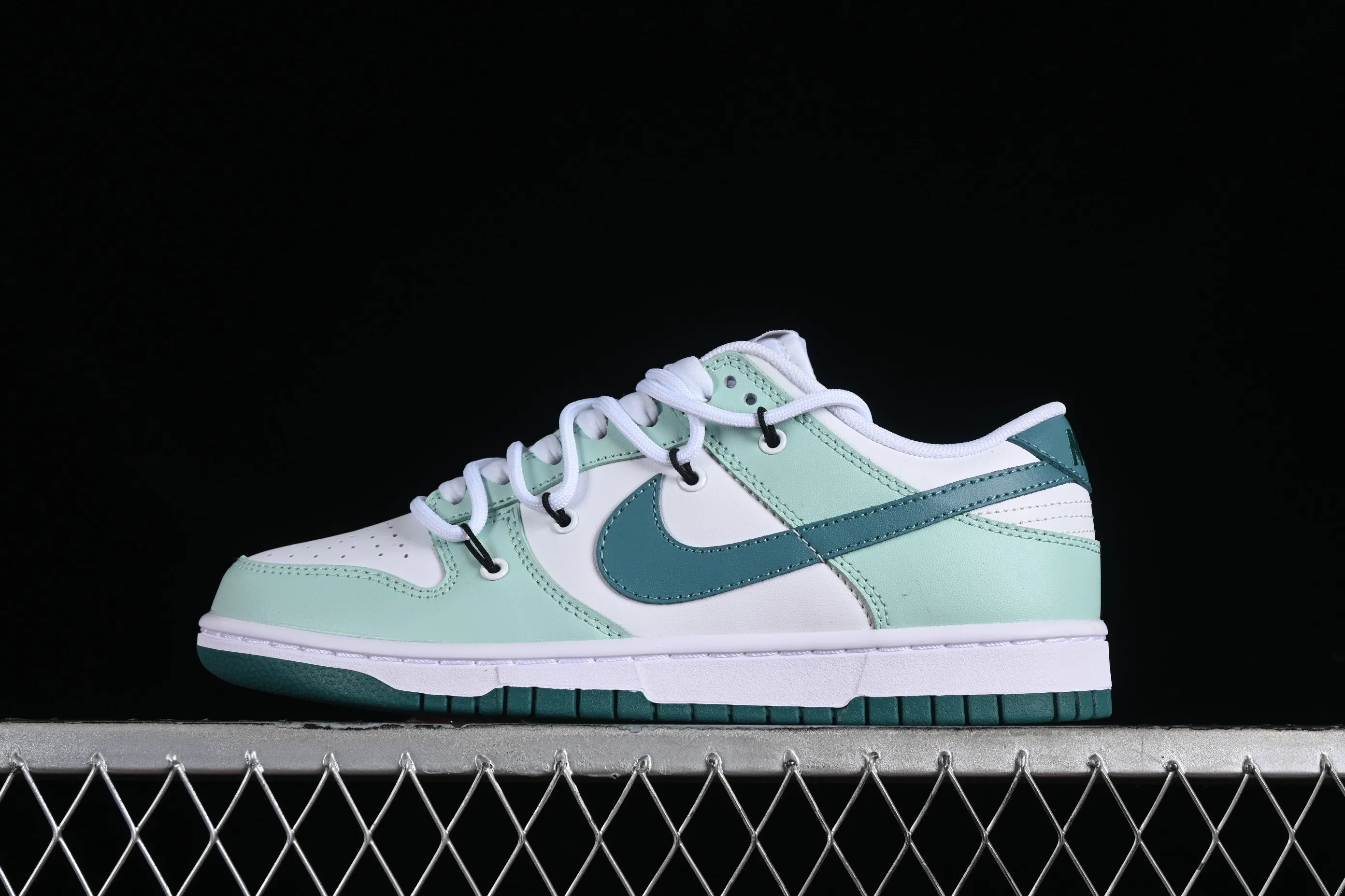 All categories Nk SB Dunk series Nk SB Dunk Low low-top sneakers Z version Nk SB Dunk Low white green SB low-top sports and leisure sneakers FD9911-101